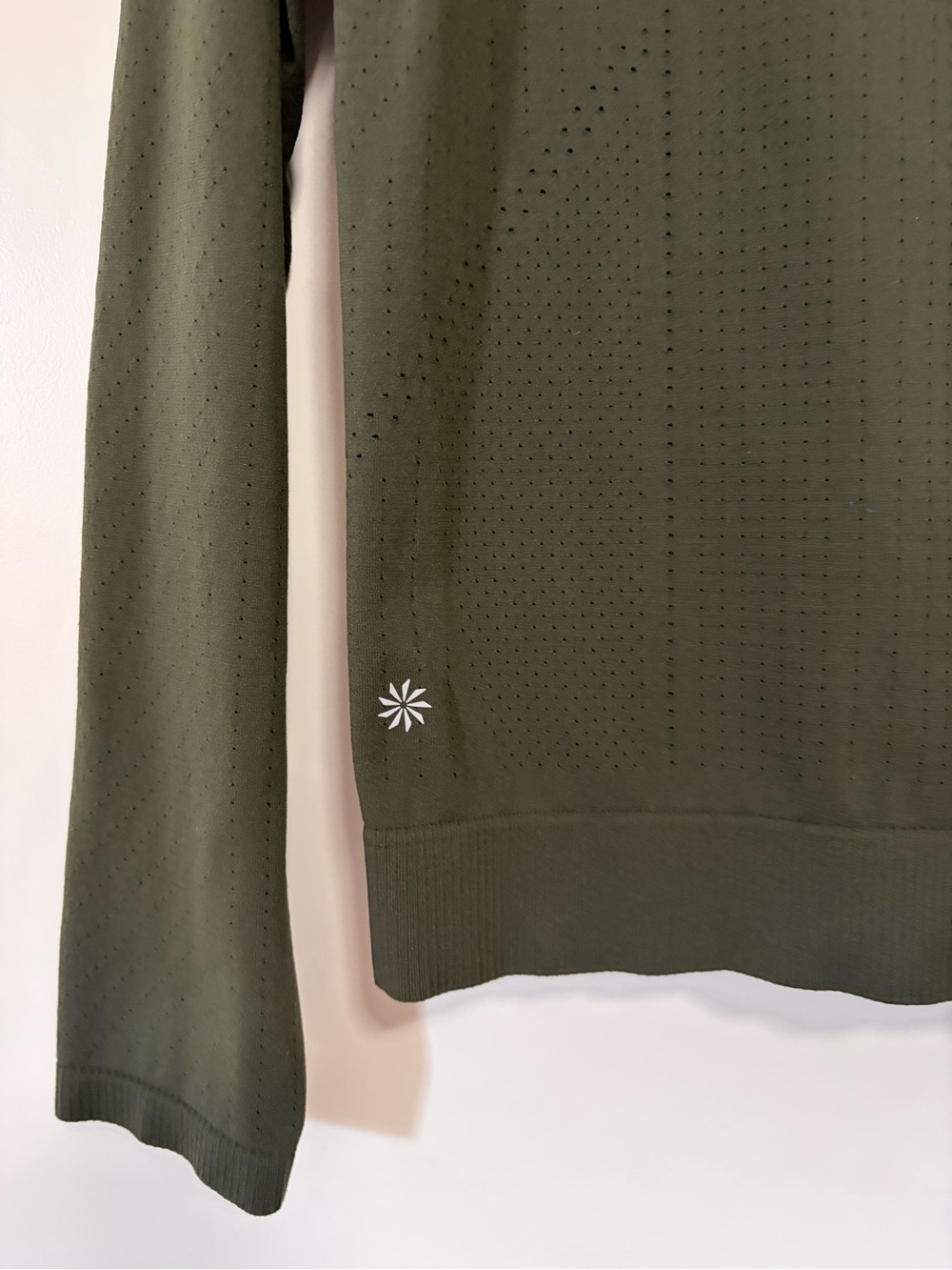 🤎🏃🏽♀️Athleta Olive Crewneck Lightweight Athletic wear L/S Top🧘🏽♀️🤎 - Picture 9 of 10
